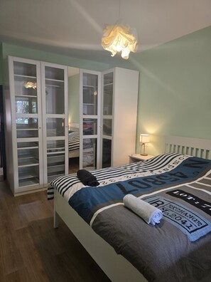 2 bedrooms, iron/ironing board, WiFi, bed sheets