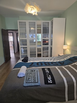 2 makuuhuonetta, silitysrauta/-lauta, Wi-Fi, vuodevaatteet