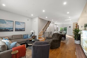 Smart TV y chimenea 