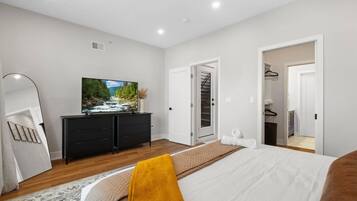 3 chambres, bureau, fer et planche à repasser, accès au Wi-Fi (inclus)