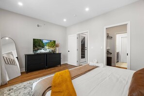 Skrivebord, strykejern/-brett, wi-fi (inkludert) og sengetøy