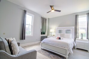 2 Schlafzimmer, Zimmersafe, Schreibtisch, Bügeleisen/Bügelbrett