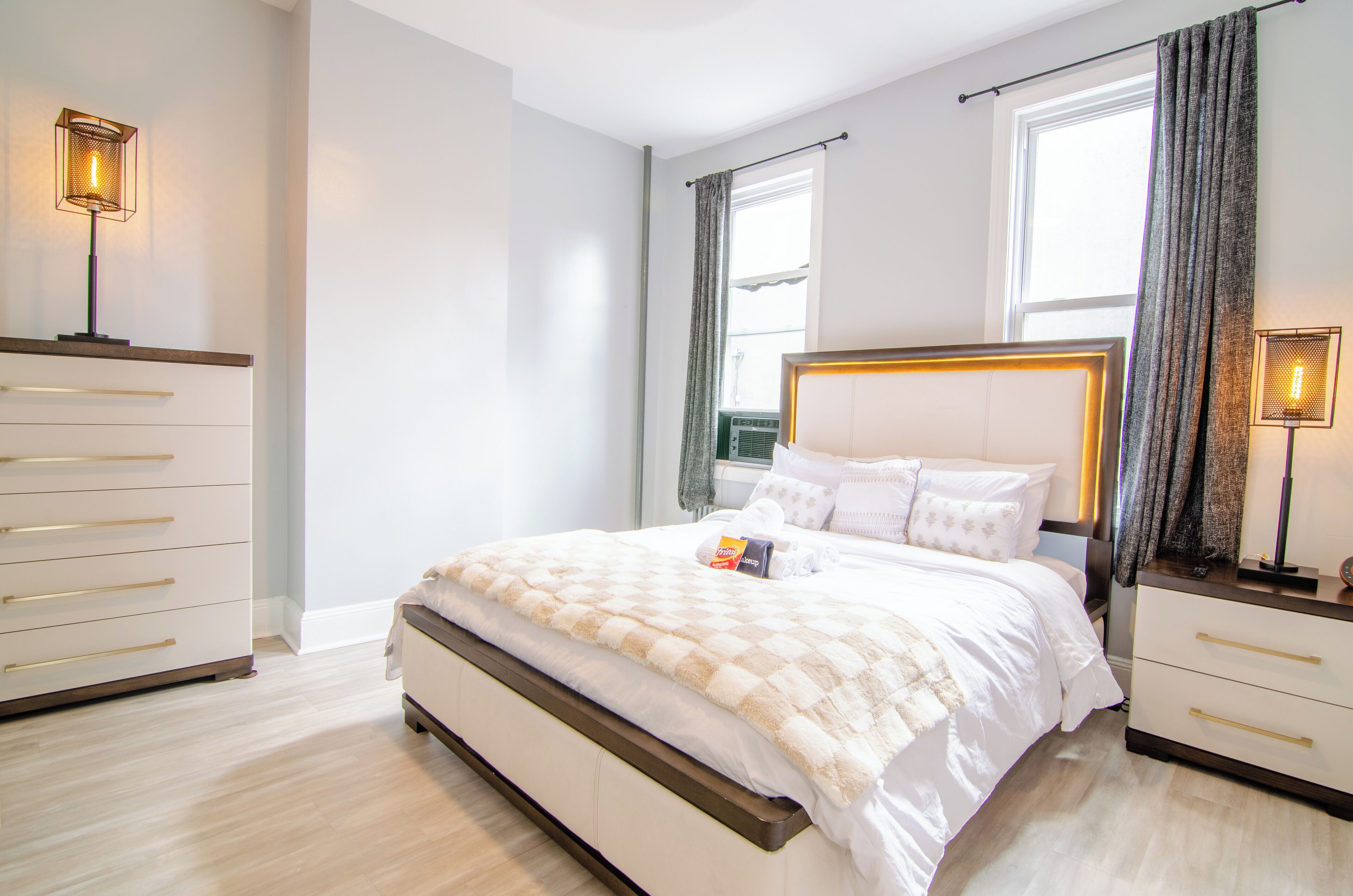 2 bedrooms, in-room safe, desk, iron/ironing board