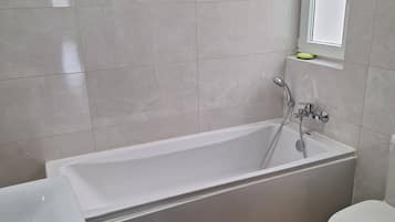 Chambre, 1 chambre, fumeurs, balcon | Salle de bain