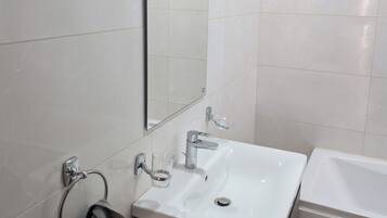 Quarto, 1 quarto, para fumantes, sacada | Banheiro