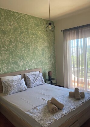 2 chambres, fer et planche à repasser, Wi-Fi, draps fournis