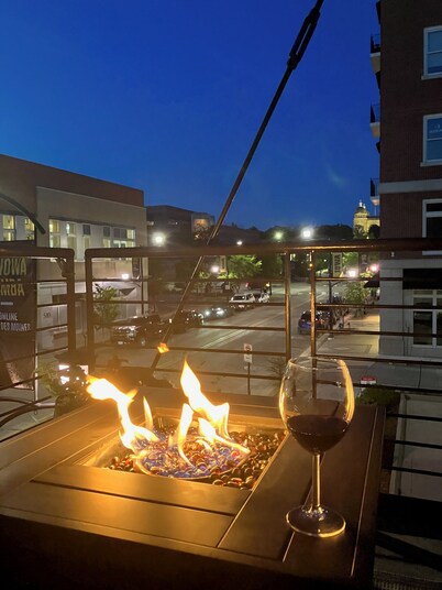 Unique 2 Bedroom loft located downtown in the Heart of Des Moines' East Village