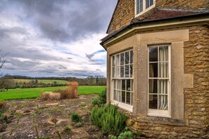 House | Exterior - Holiday Home in Bruton With Private Lakes (Wincanton)