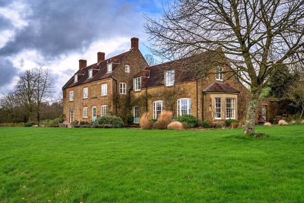 Holiday Home In Bruton With Private Lakes - Dorset