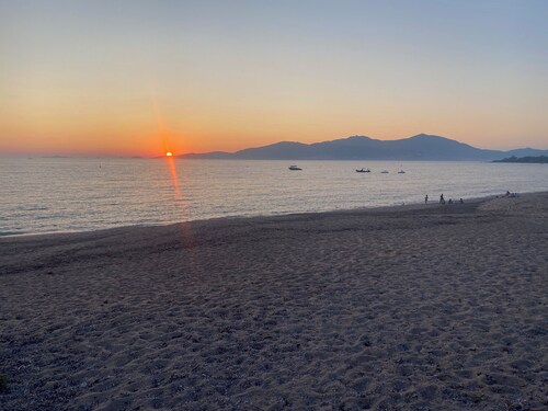 Location dans petite copropriété en bord de mer
Agosta plage