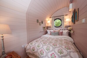 1 bedroom - Cabins in Oxfordshire With Hot Tub & Meadow Views (Banbury)