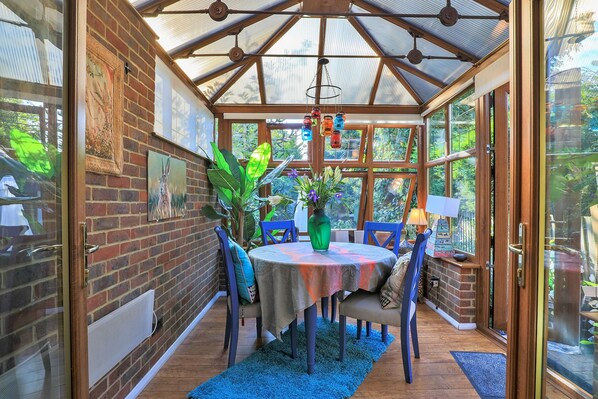 Cottage | Dining