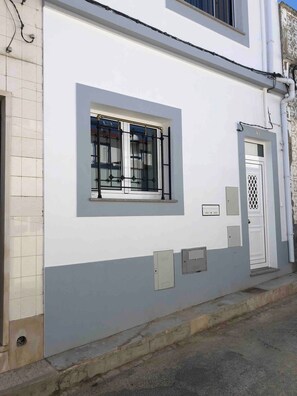 House, 1 Bedroom | Exterior detail - Charming Fisherman's House in Centre Fuseta (Olhao)