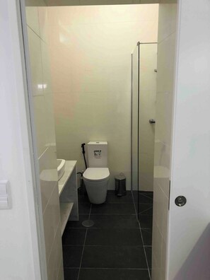 House, 1 Bedroom | Bathroom - Charming Fisherman's House in Centre Fuseta (Olhao)