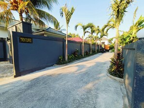 Pintu masuk properti