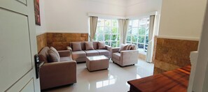 Villa, 2 Bedrooms, Pool View | Living area