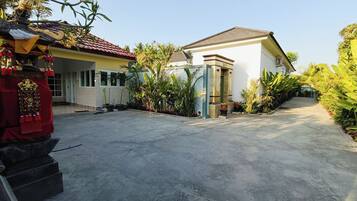 Bagian depan properti