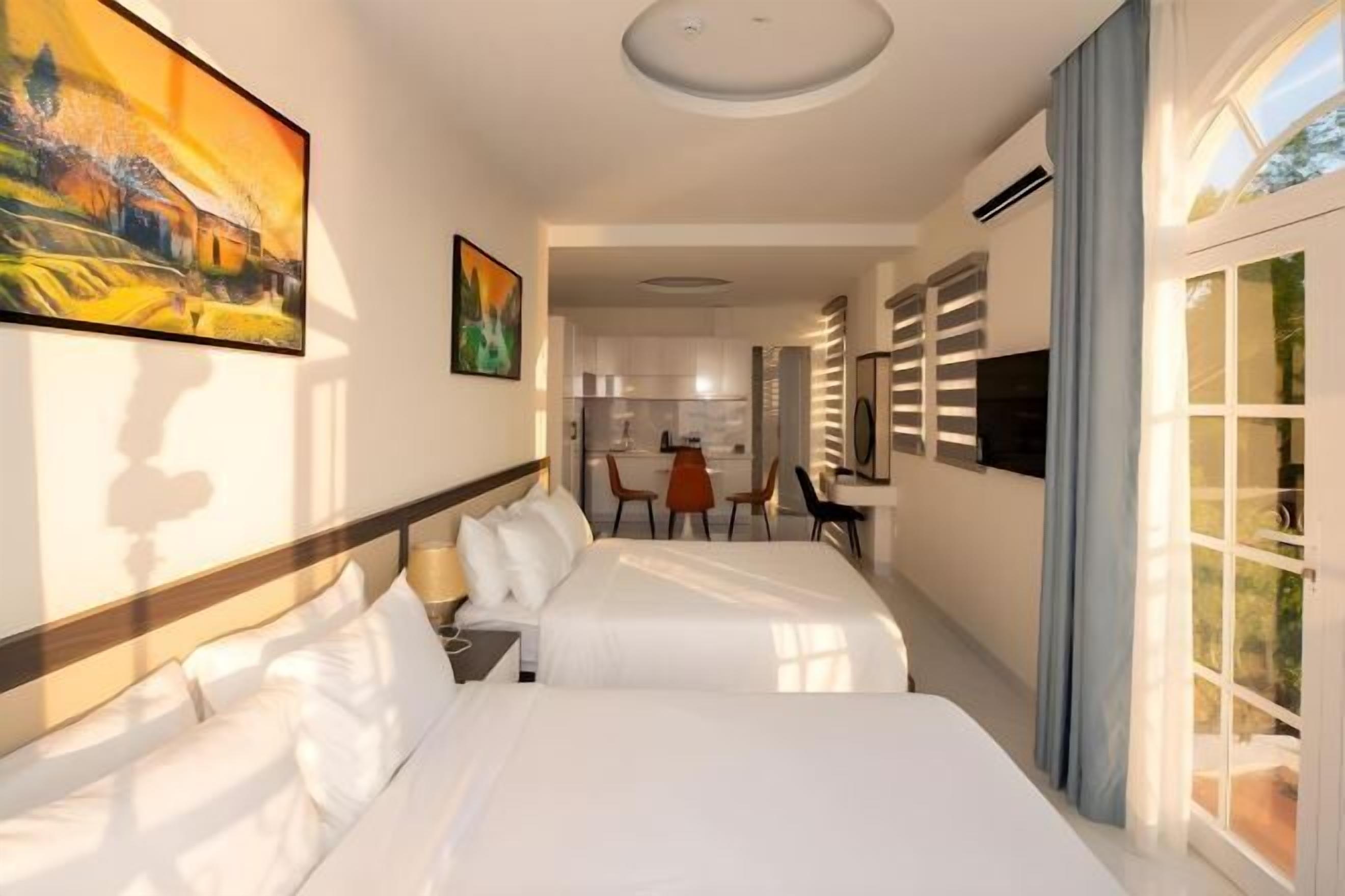 セーフティボックス (室内)、デスク、WiFi (無料)