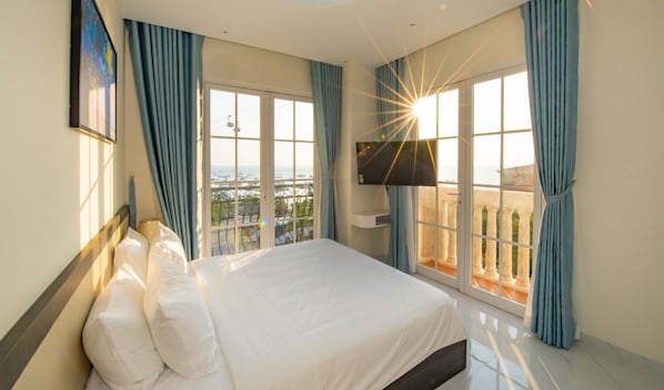 Deluxe Double Room, Balcony, Ocean View | In-room safe, desk, free WiFi - Hoàng Hôn Hotel (Phu Quoc)