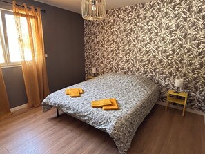 3 chambres, fer et planche à repasser, Wi-Fi, draps fournis