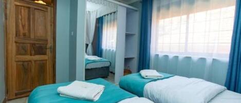 2 habitaciones, tabla de planchar con plancha, wifi y ropa de cama