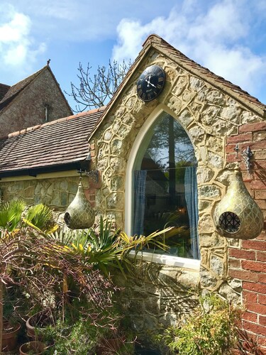 Cosy self contained apartment a stones throw from the Channel Tunnel!