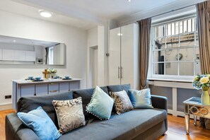 Living area - Apartment in Pimlico Near Tate Britain (London)