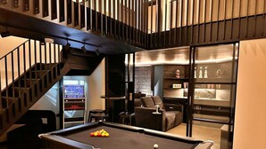 House | Games room - Holiday Home in Kent With Hot Tub & Games Room (Ashford)