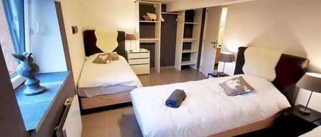 Hus | 2 sovrum och unika möbler