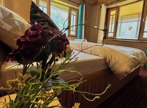 4 habitaciones, tabla de planchar con plancha, wifi y ropa de cama 