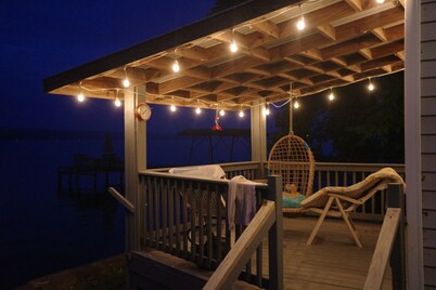 Charming Vintage Lakefront Cottage on Seneca Lake
