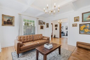 Smart-TV, peis og bøker