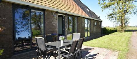 House | Outdoor dining
