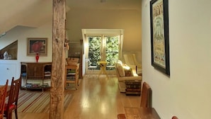 Cottage | Living room - Loft in Cotswolds With Pool & Scenic Gardens (Chipping Norton)
