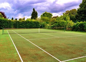Cottage | Sports court - Loft in Cotswolds With Pool & Scenic Gardens (Chipping Norton)