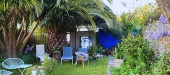 Sjarmerende studio med hage, bare noen skritt fra havnen og markedet