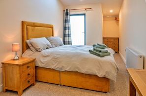 Cottage | 4 bedrooms - Barn in Cotswolds With Hot Tub & Scenic Trails (Cheltenham)