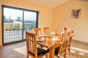Cottage | Dining - Barn in Cotswolds With Hot Tub & Scenic Trails (Cheltenham)