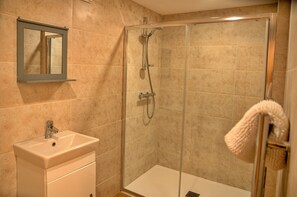 Cottage | Bathroom