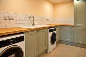 Sumarhús | Einkaeldhús | Barnastóll