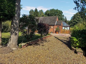 Property grounds - 2 bedroom accommodation in Smallburgh (Smallburgh)