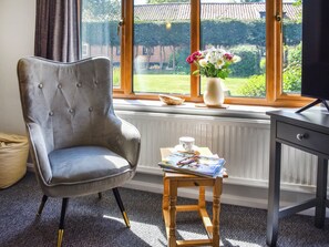 Living area - 2 bedroom accommodation in Smallburgh (Smallburgh)