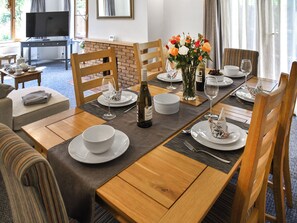 Dining - 2 bedroom accommodation in Smallburgh (Smallburgh)