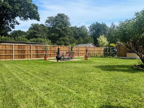 Property grounds - 2 bedroom accommodation in Smallburgh (Smallburgh)