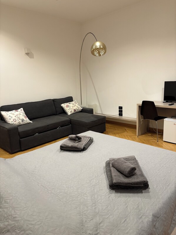 3 bedrooms, iron/ironing board, WiFi, bed sheets