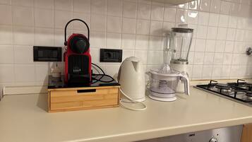 Mikrowelle, Ofen, Herdplatte, Geschirrspüler