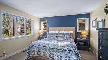 4 Schlafzimmer, BĂŒgeleisen/BĂŒgelbrett, kostenloses WLAN, BettwĂ€sche