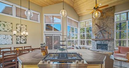 4-bedroom house in charming Sunriver on the golf course. Enjoy your stay