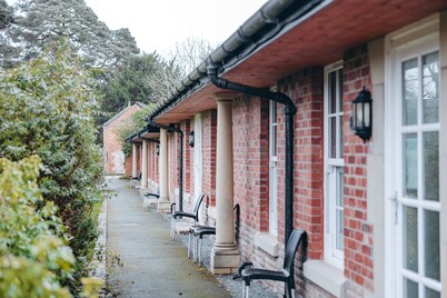 Cottage in Netley Hall With Scenic Trails