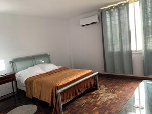 3 bedrooms, desk, travel crib, free WiFi